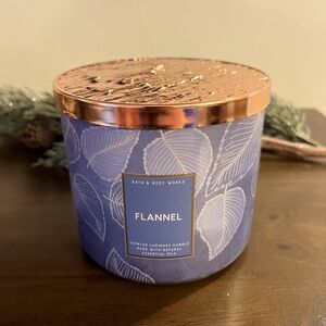 Bath and Body Works 3-wick candle - Flannel - never used